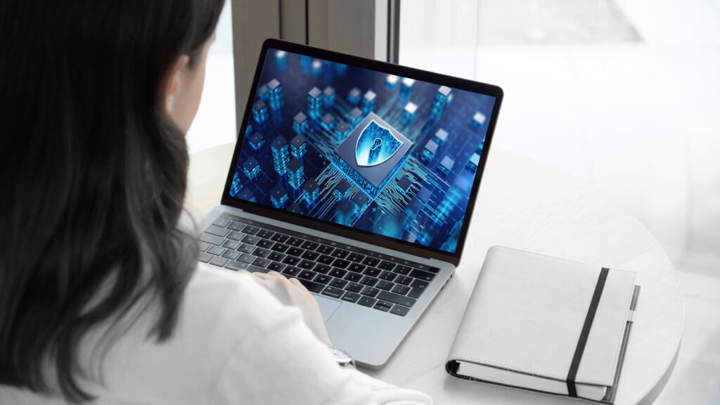 Todo lo que necesitas saber para trabajar como especialista en ciberseguridad.
